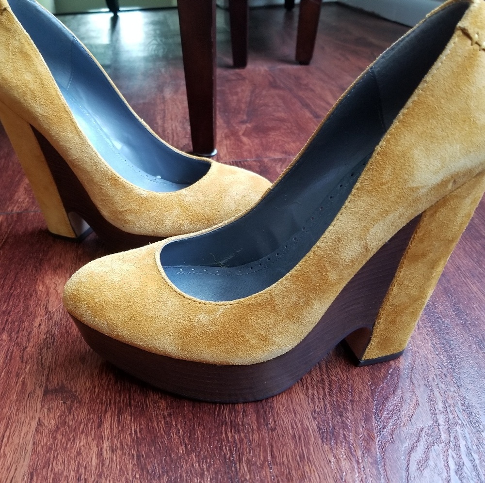 Mustard Rosegold Platform Wedges